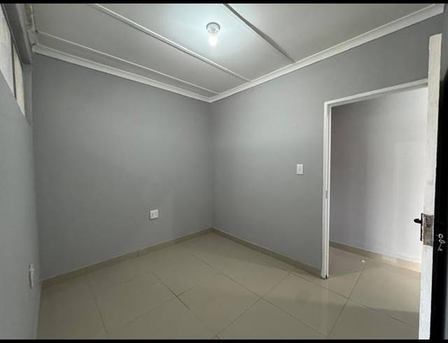 2 BEDROOM PROPERTY TO RENT IN NEWLANDS WEST